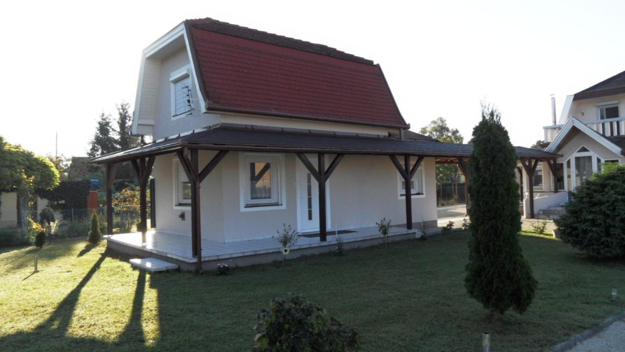 Ferienhaus Am Plattensee Balatonmáriafürdő Exterior foto