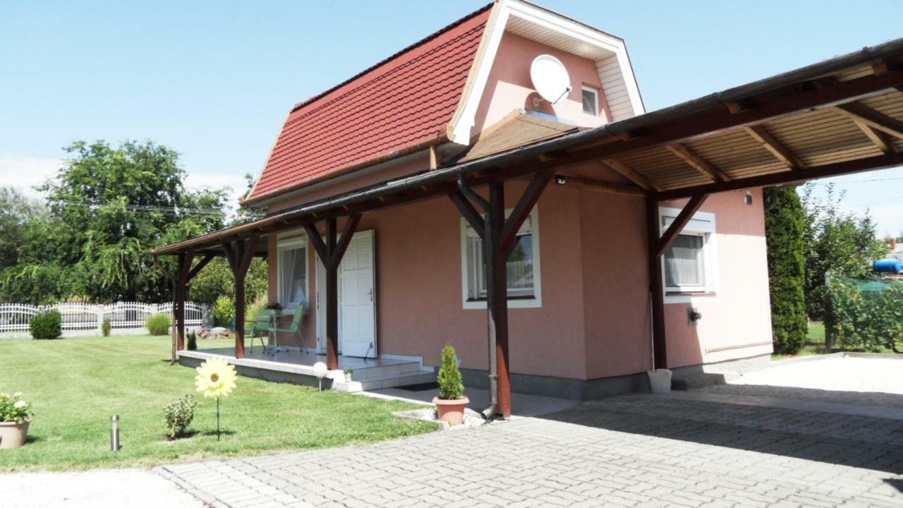 Ferienhaus Am Plattensee Balatonmáriafürdő Exterior foto