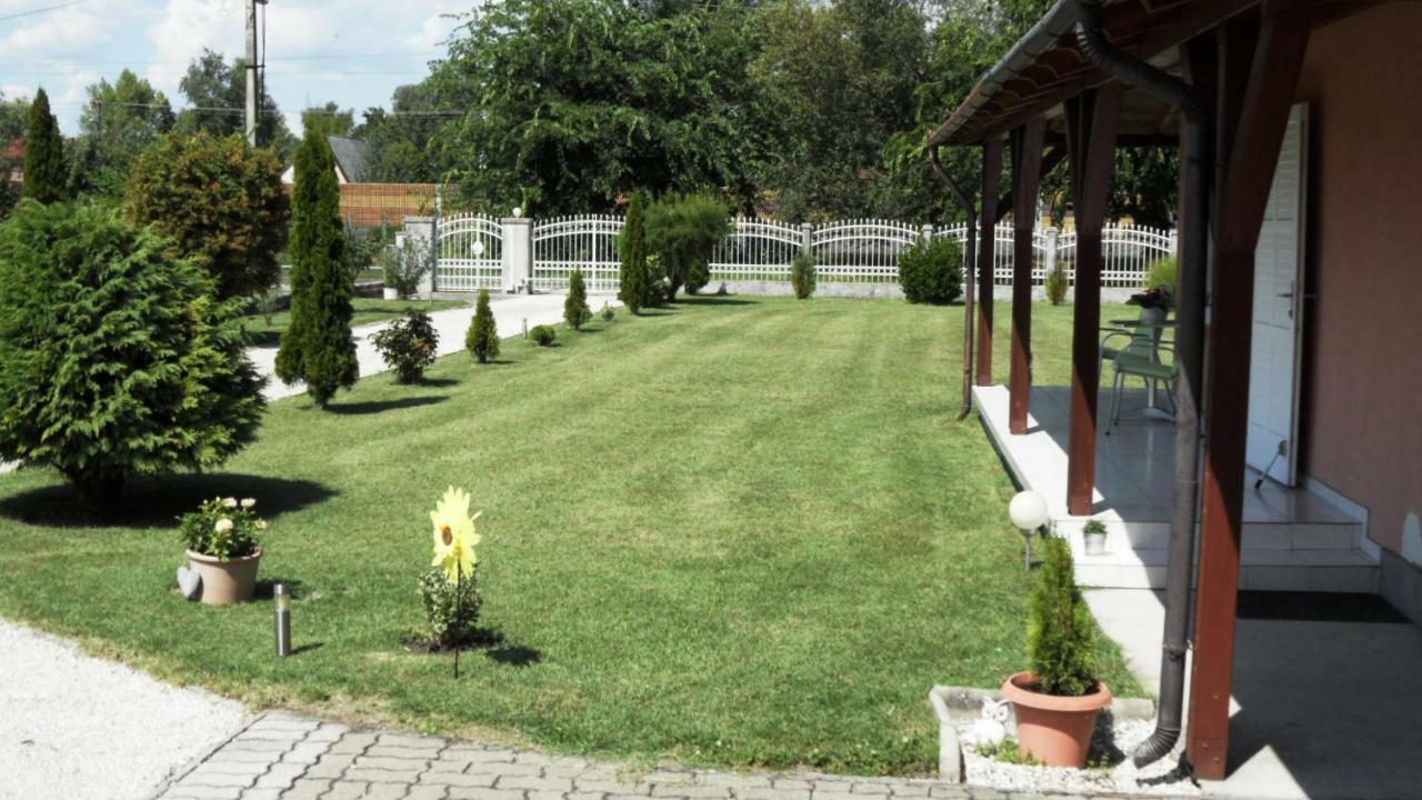 Ferienhaus Am Plattensee Balatonmáriafürdő Exterior foto