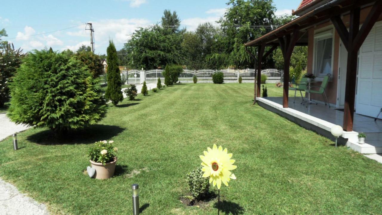 Ferienhaus Am Plattensee Balatonmáriafürdő Exterior foto